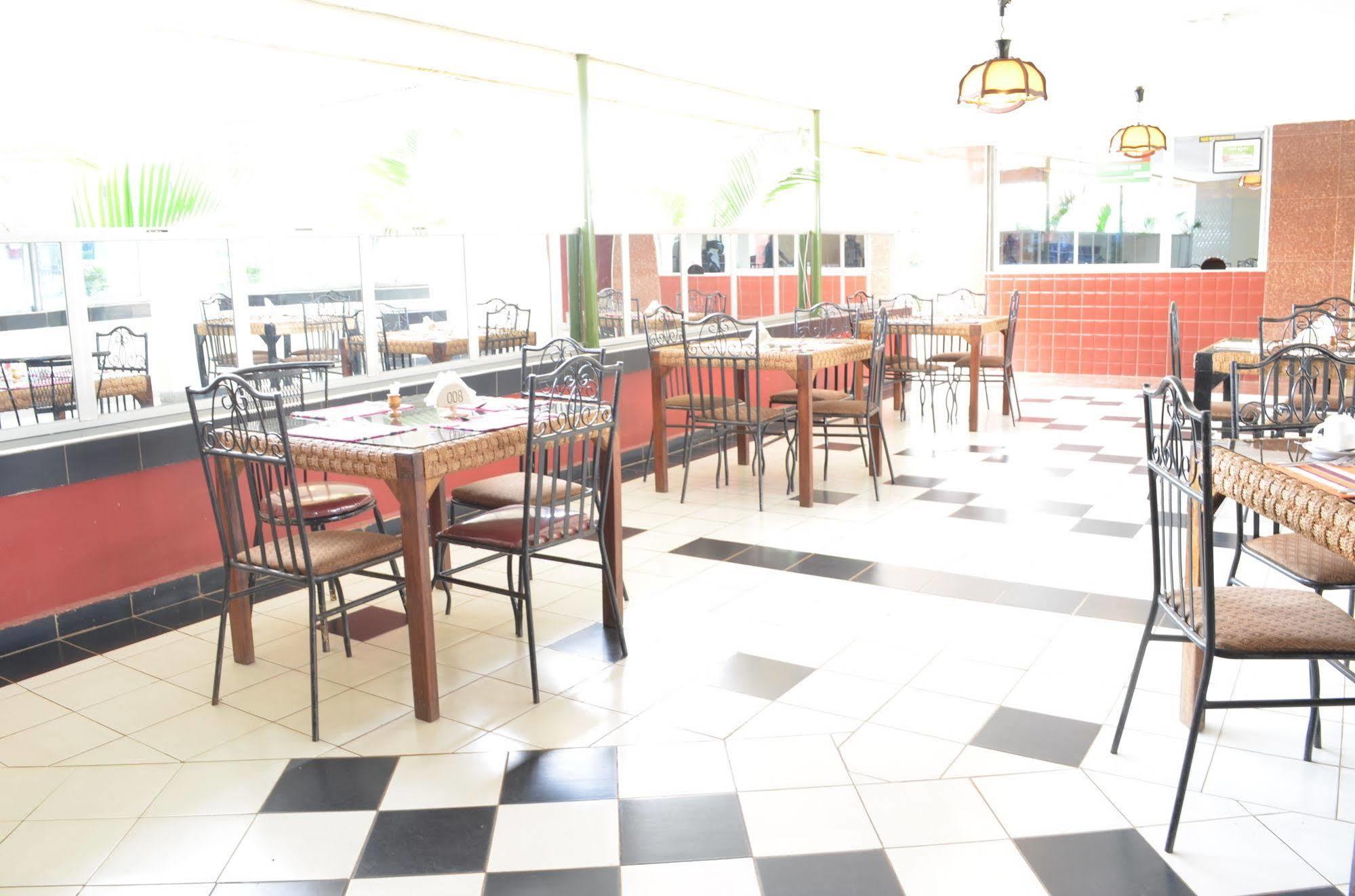 Royal City Dubai Complex Kisumu Exteriér fotografie